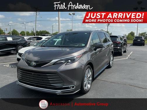 2024 Toyota Sienna Platinum 7 Passenger