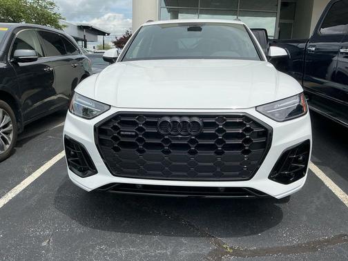 Glacier White Metallic 2025 Audi Q5 45 S line Premium Plus