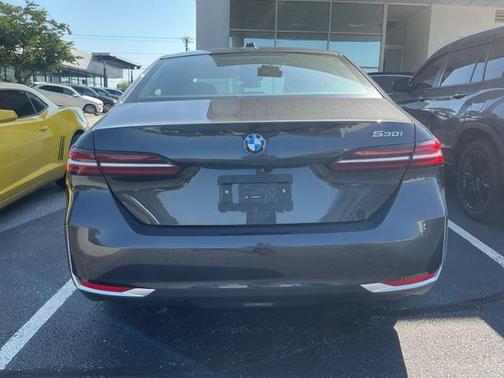 2024 BMW 530 530i