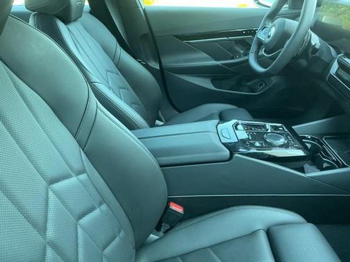 2024 BMW 530 530i