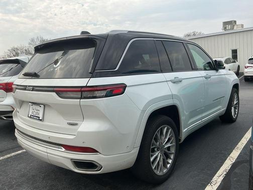 2022 Jeep Grand Cherokee Summit