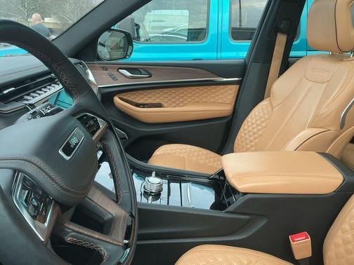 2022 Jeep Grand Cherokee Summit