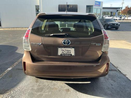 2017 Toyota Prius v Five
