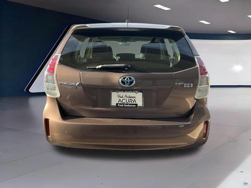 2017 Toyota Prius v Five