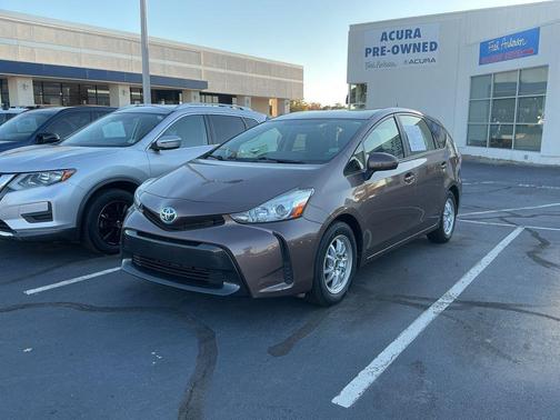 2017 Toyota Prius v Five