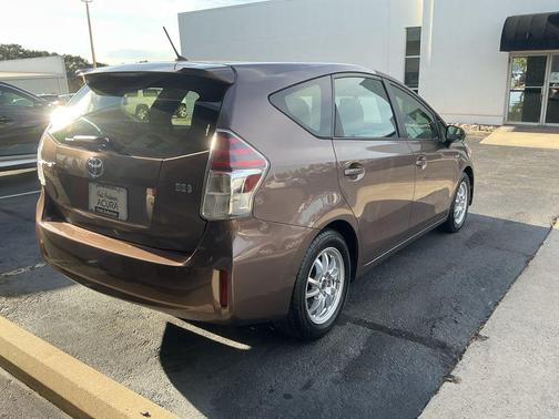 2017 Toyota Prius v Five