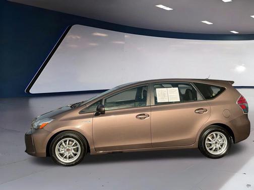 2017 Toyota Prius v Five