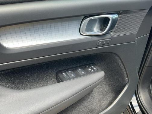 2021 Volvo XC40 T4 Momentum
