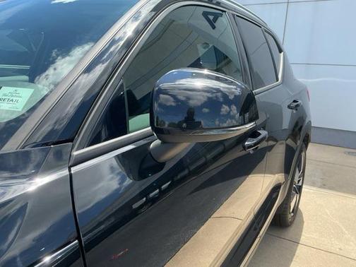 2021 Volvo XC40 T4 Momentum