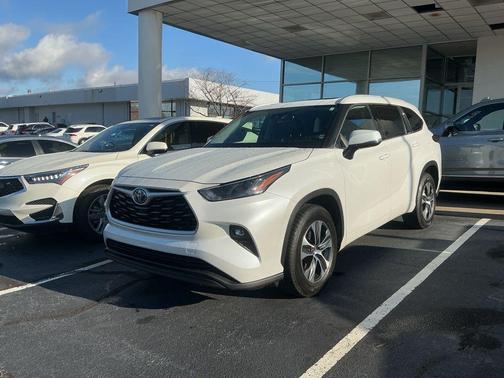 2022 Toyota Highlander Hybrid XLE