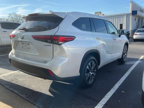2022 Toyota Highlander Hybrid XLE