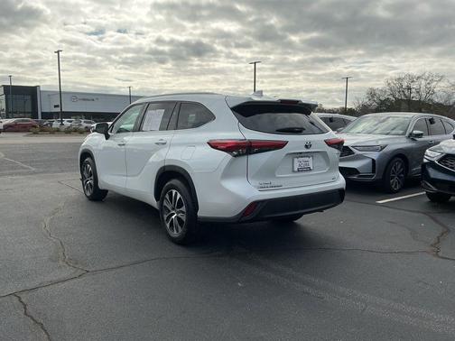 2022 Toyota Highlander Hybrid XLE