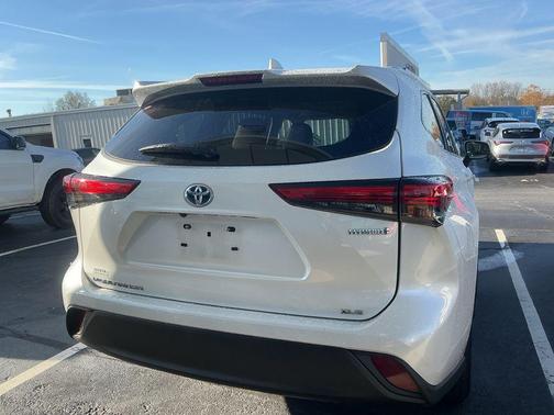 2022 Toyota Highlander Hybrid XLE