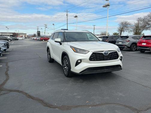2022 Toyota Highlander Hybrid XLE