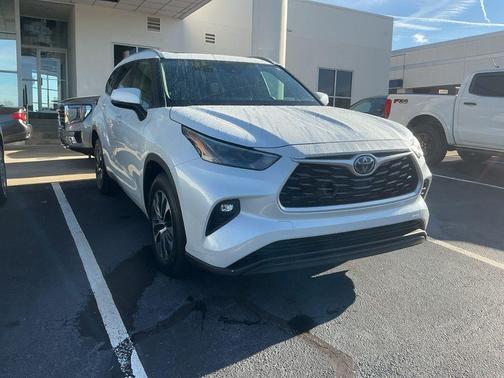 2022 Toyota Highlander Hybrid XLE