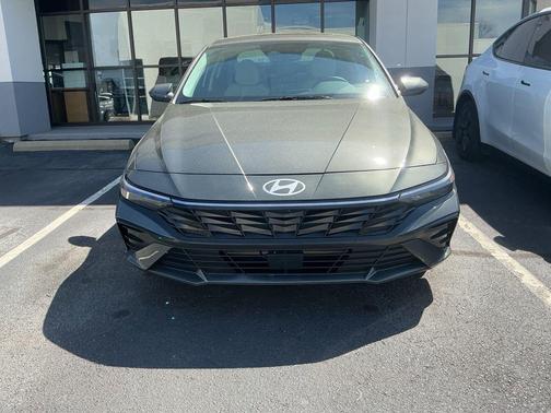 2025 Hyundai ELANTRA Limited