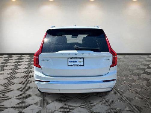 Crystal White Metallic 2022 Volvo XC90 T6 Inscription