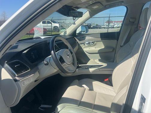 2022 Volvo XC90 T6 Inscription