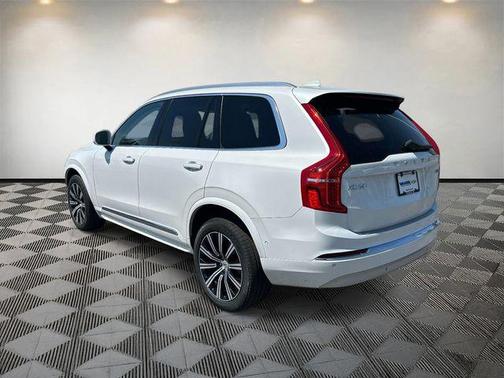 Crystal White Metallic 2022 Volvo XC90 T6 Inscription