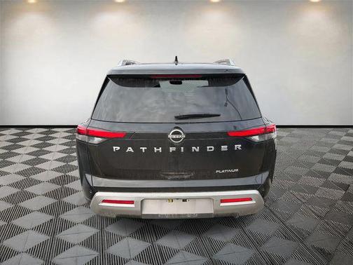 2022 Nissan Pathfinder Platinum 2WD
