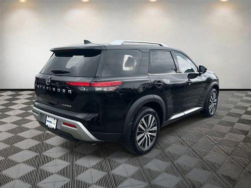 2022 Nissan Pathfinder Platinum 2WD