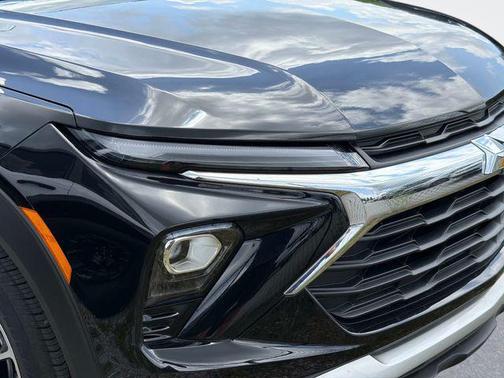 Mosaic Black Metallic 2026 Chevrolet Trailblazer LT