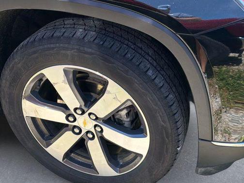Mosaic Black Metallic 2021 Chevrolet Traverse LT Leather