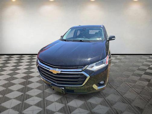 Mosaic Black Metallic 2021 Chevrolet Traverse LT Leather
