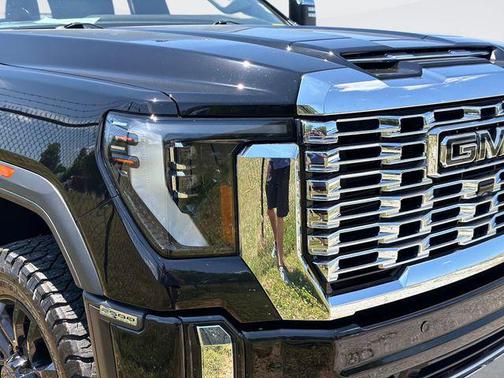 Onyx Black 2024 GMC Sierra 2500 Denali
