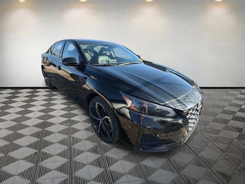 2023 Nissan Altima SR FWD
