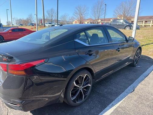 2023 Nissan Altima SR FWD