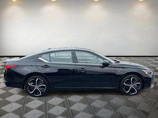 2023 Nissan Altima SR FWD