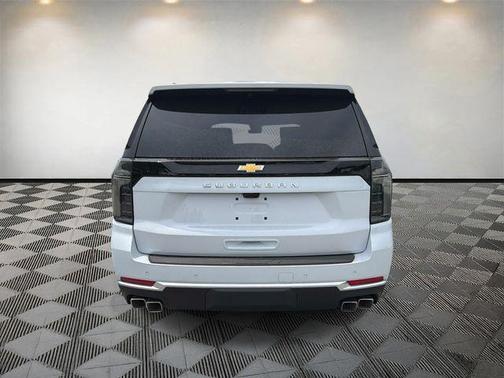 Polar White Tricoat 2026 Chevrolet Suburban High Country, 4WD