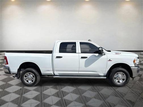 2024 RAM 2500 Tradesman Crew Cab 4x4 6'4' Box