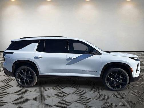 Polar White Tricoat 2026 Chevrolet Traverse RS