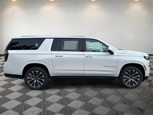 2025 Chevrolet Suburban 4WD High Country