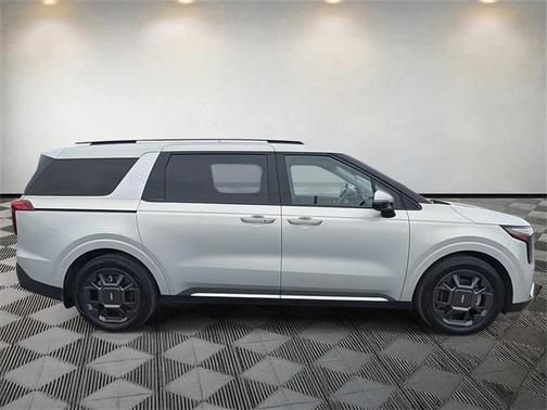 2025 Kia Carnival SX