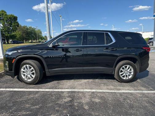 Mosaic Black Metallic 2023 Chevrolet Traverse LS