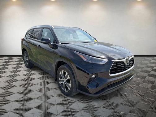 Midnight Black Metallic 2023 Toyota Highlander XLE