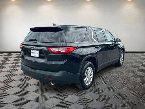 Mosaic Black Metallic 2021 Chevrolet Traverse LS
