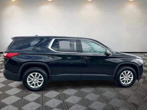 Mosaic Black Metallic 2021 Chevrolet Traverse LS
