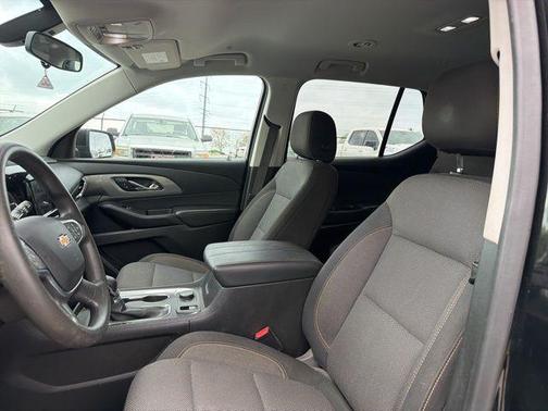 Mosaic Black Metallic 2021 Chevrolet Traverse LS