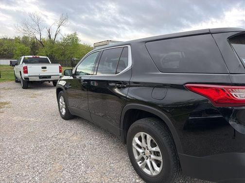 Mosaic Black Metallic 2021 Chevrolet Traverse LS