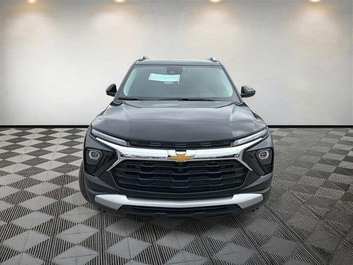 Mosaic Black Metallic 2026 Chevrolet Trailblazer LT