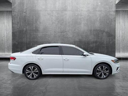 2022 Volkswagen Passat 2.0T SE