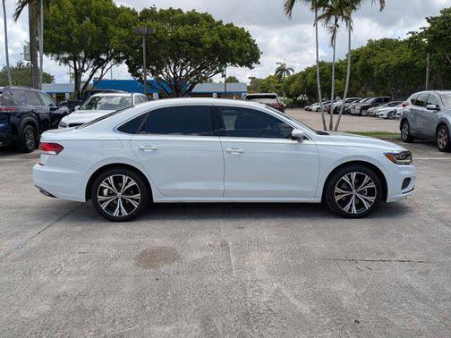2022 Volkswagen Passat 2.0T SE