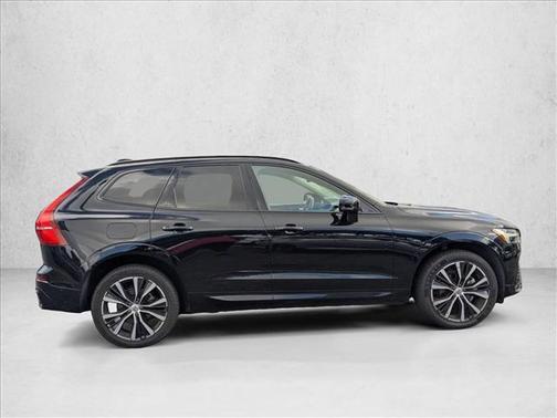 2024 Volvo XC60 B5 Plus Dark Theme