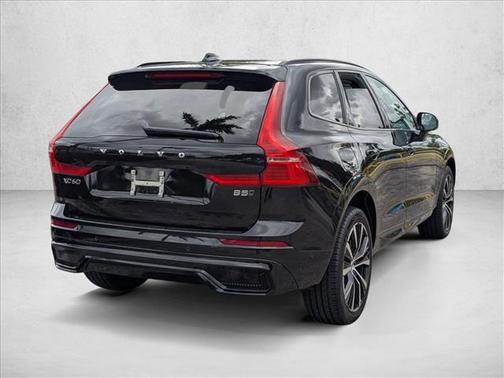 2024 Volvo XC60 B5 Plus Dark Theme