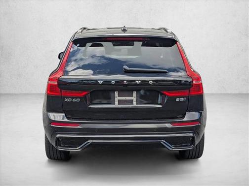 2024 Volvo XC60 B5 Plus Dark Theme