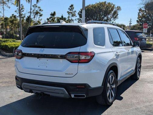 2023 Honda Pilot Touring 8-Passenger